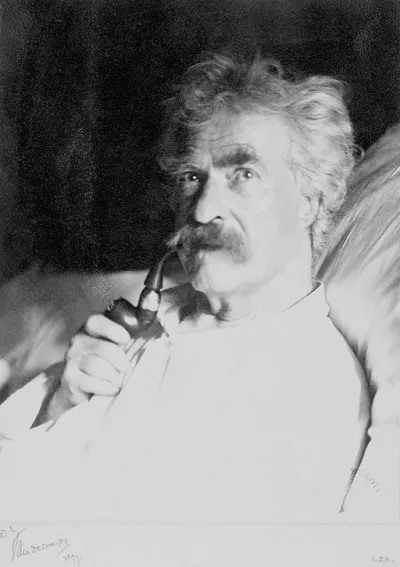Mark_Twain_with_pipe,_1906